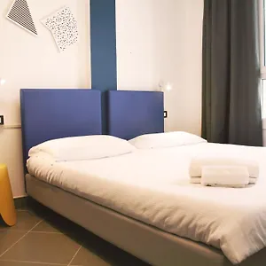 & Hostel Lecco